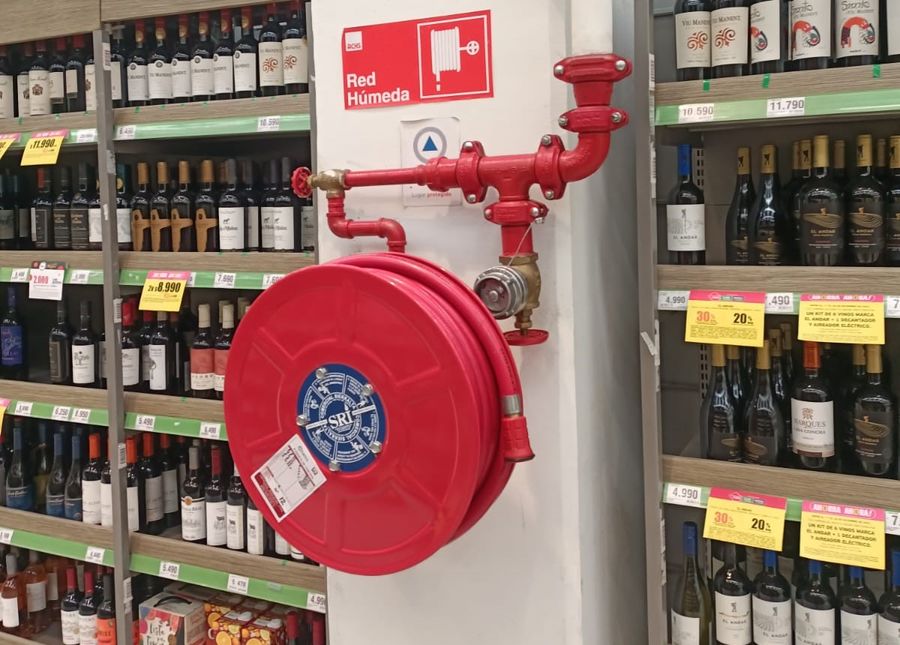 Carrete de red húmeda instalado en un supermercado
