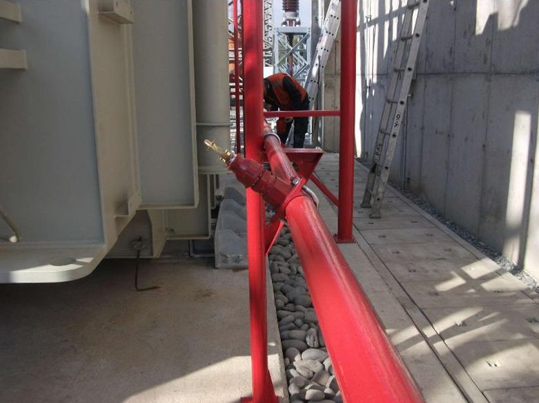 Red de cañerías contra incendios instalada en una subestación eléctrica
